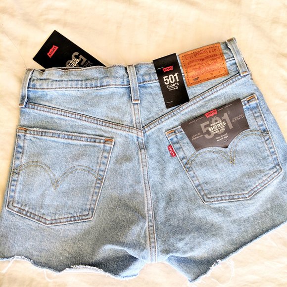 NWT Levi's 501 High Rise Logo Denim Shorts - Picture 2 of 5